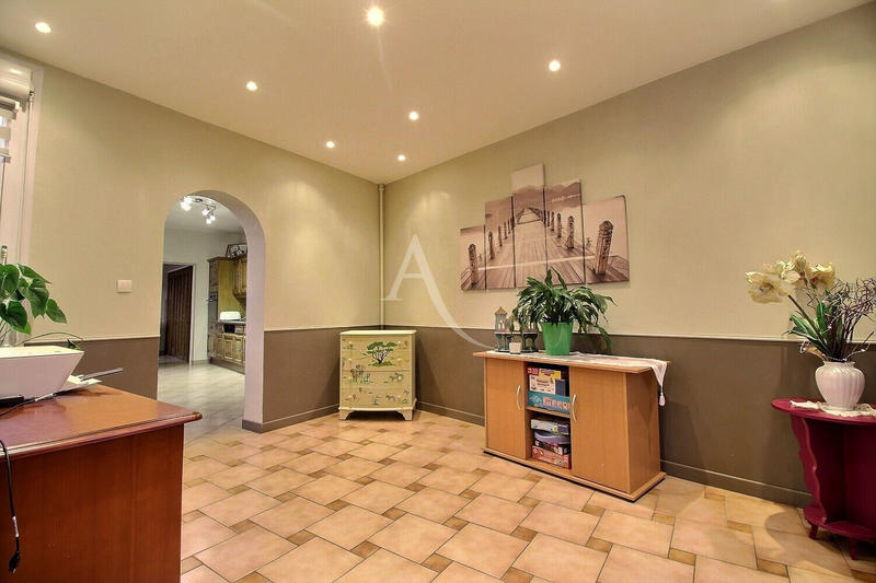 Maison - 191 m² - 8 pièces