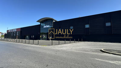 Local commercial - 2 800 m²