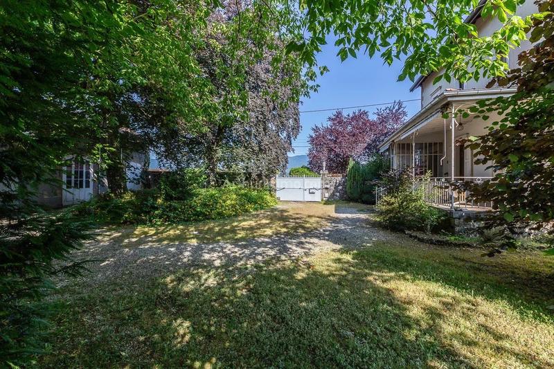 Maison - 210 m² - 8 pièces