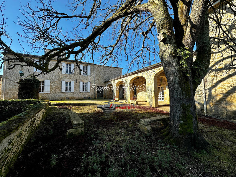 Maison - 510 m² - 11 pièces