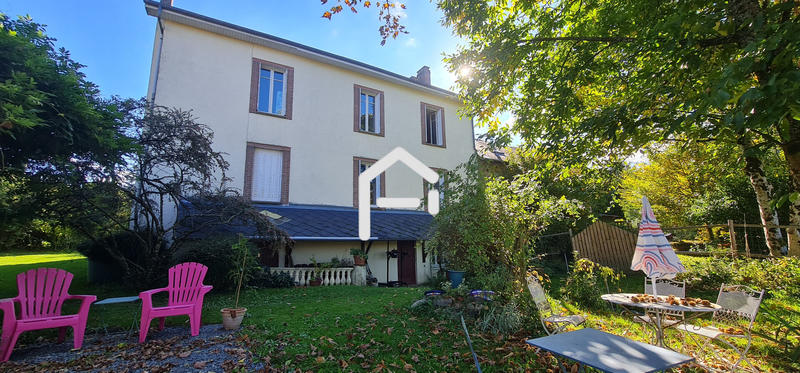 Maison - 260 m² - 10 pièces
