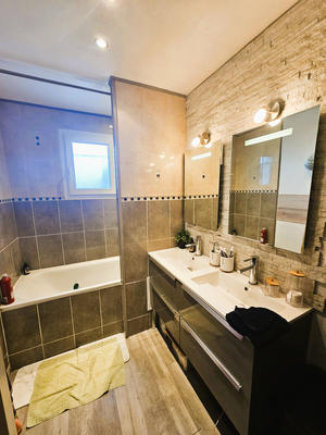 Maison - 93 m² - 4 pièces