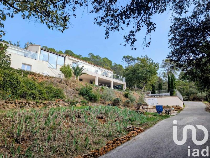 Maison - 230 m² - 8 pièces