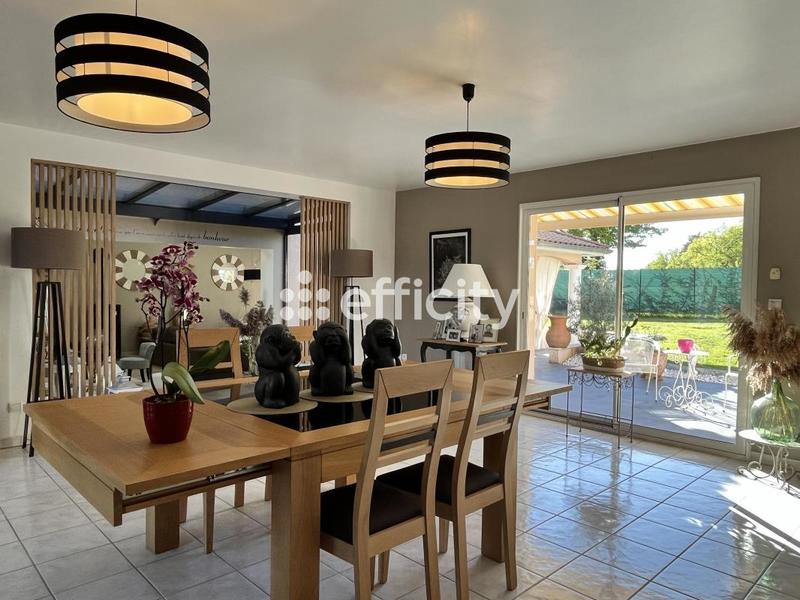 Maison - 236 m² - 8 pièces