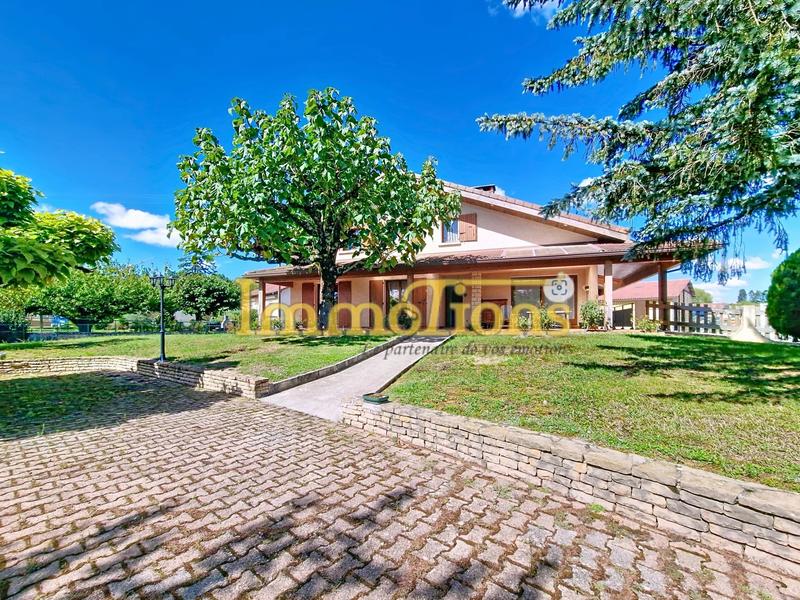 Maison - 231 m² - 9 pièces