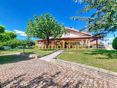 Maison - 231 m² - 9 pièces