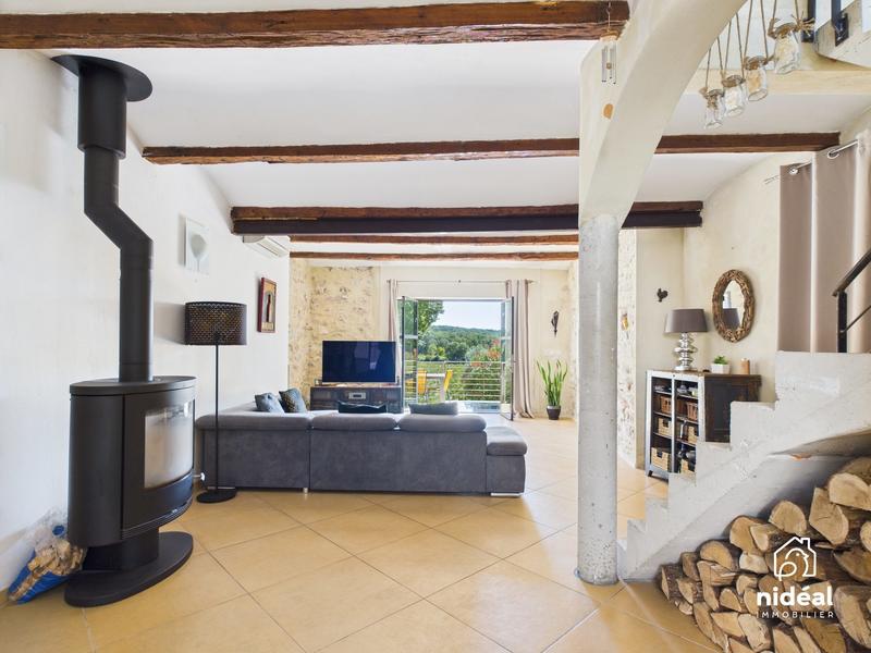 Maison - 216 m² - 8 pièces