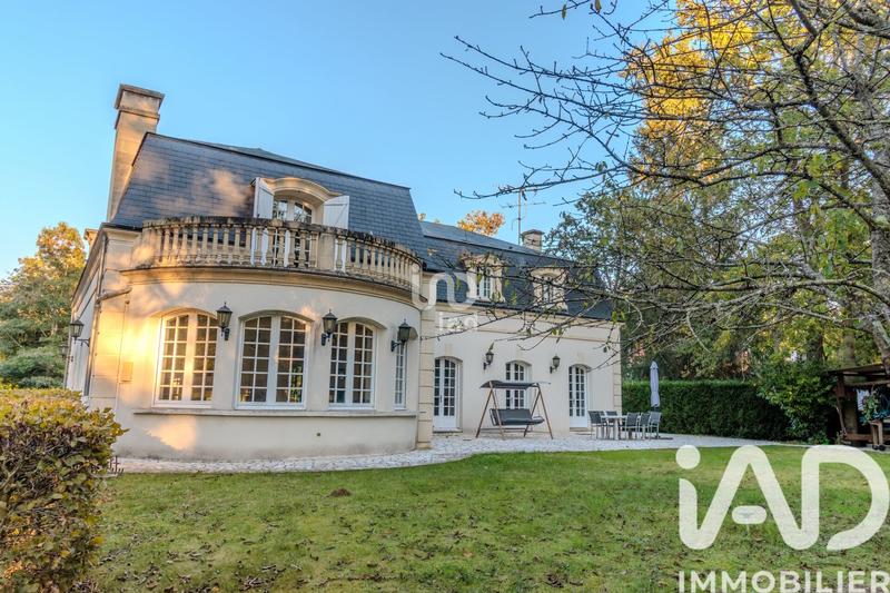 Maison de maîtres - 373 m² - 8 pièces