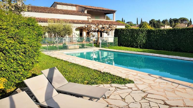 Villa - 227 m² - 6 pièces