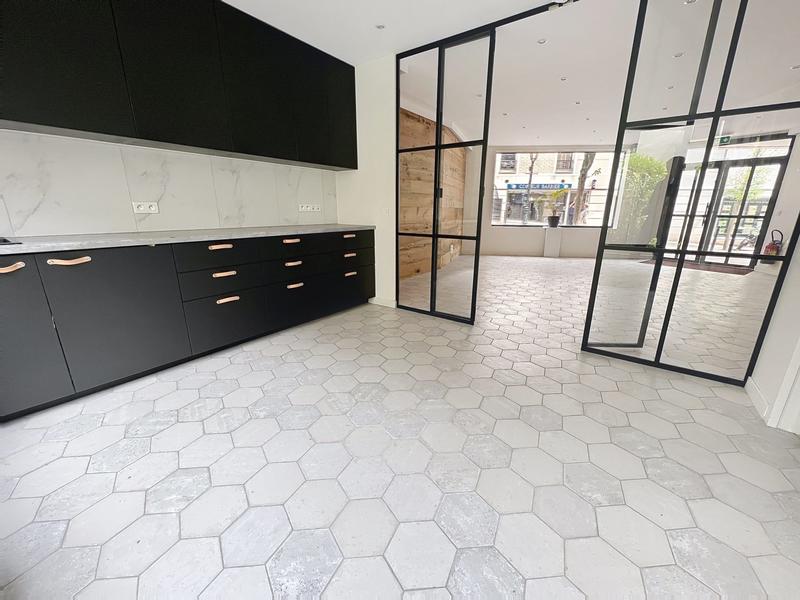 Local commercial - 49 m² - 2 pièces