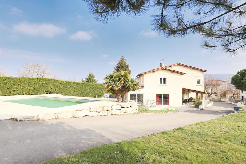 Maison - 208 m² - 7 pièces