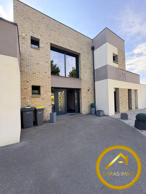 Maison - 208 m² - 8 pièces