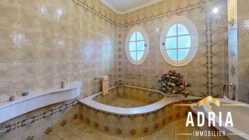 Villa - 195 m² - 6 pièces