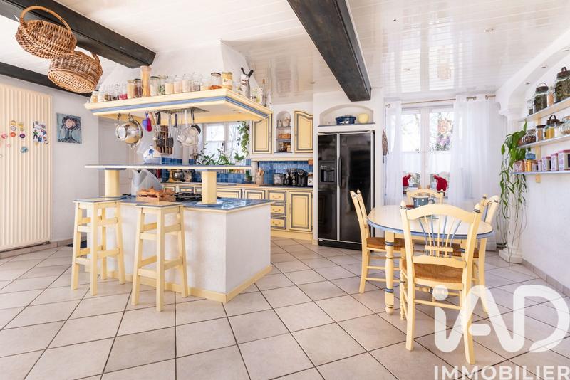 Maison - 329 m² - 16 pièces