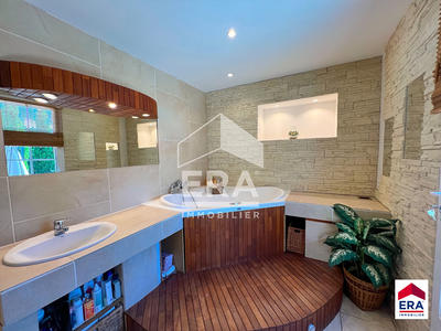 Maison - 175 m² - 8 pièces