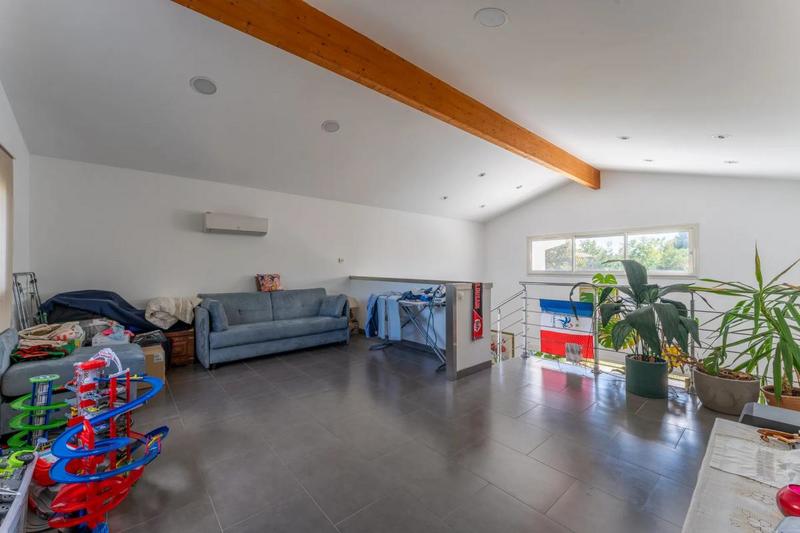 Propriété - 215 m² - 9 pièces