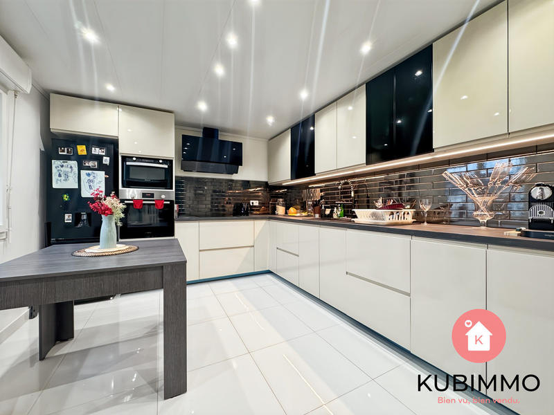 Maison - 96 m² - 5 pièces