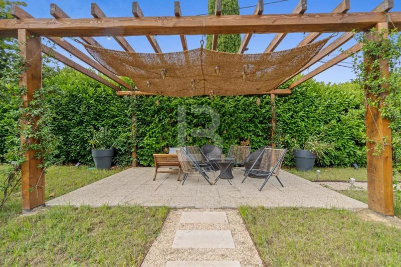 Propriété - 315 m² - 8 pièces