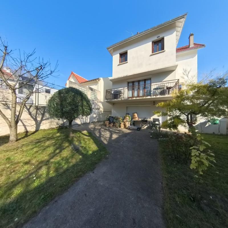 Maison - 127 m² - 8 pièces