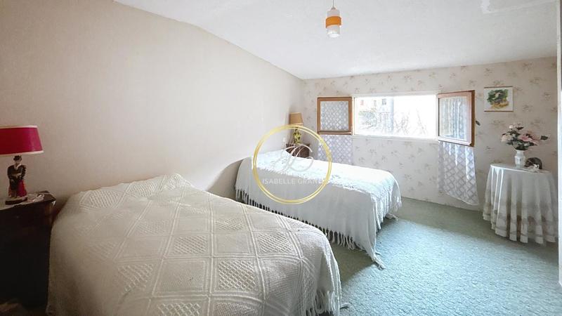 Pavillon - 210 m² - 7 pièces