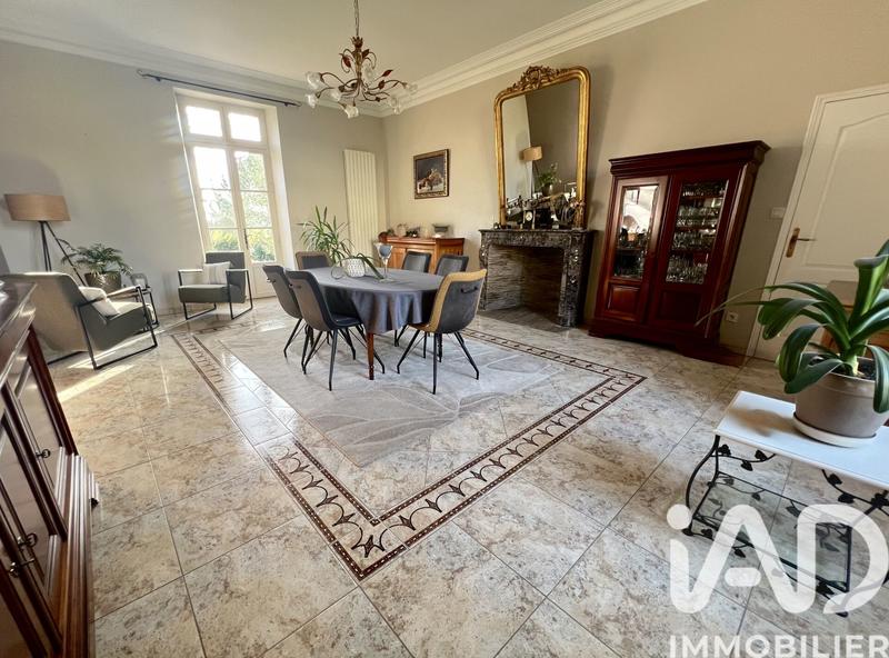 Maison - 263 m² - 9 pièces