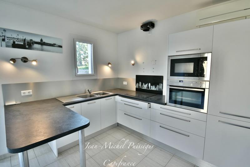 Maison - 250 m² - 8 pièces