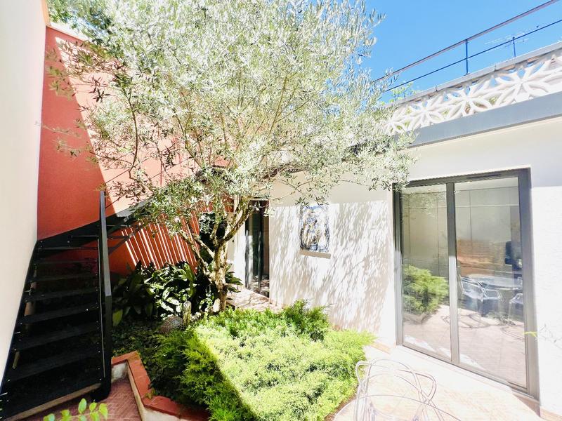 Maison - 305 m² - 8 pièces