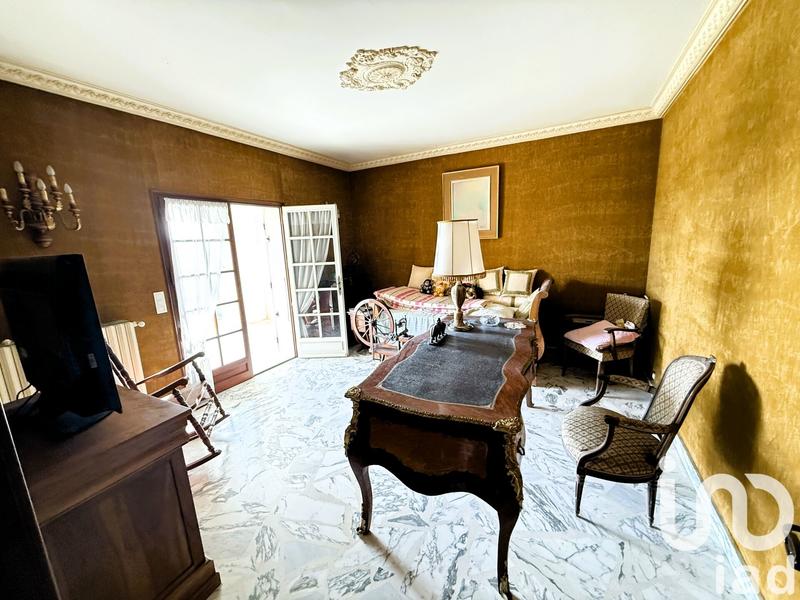 Maison - 240 m² - 10 pièces