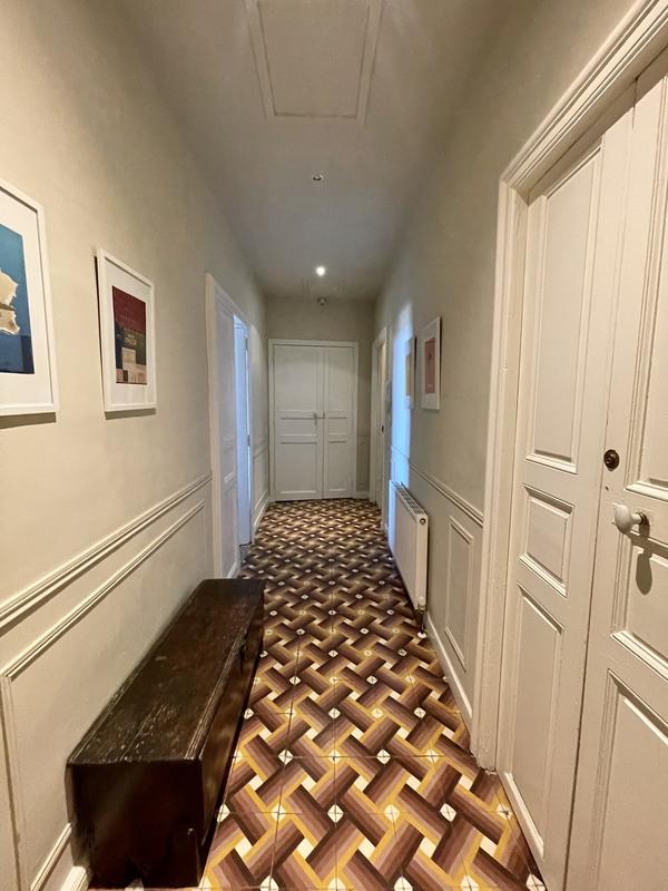 Maison - 615 m² - 16 pièces