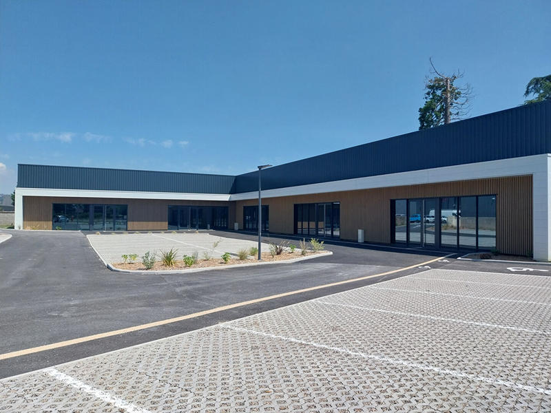 Local commercial - 323 m²