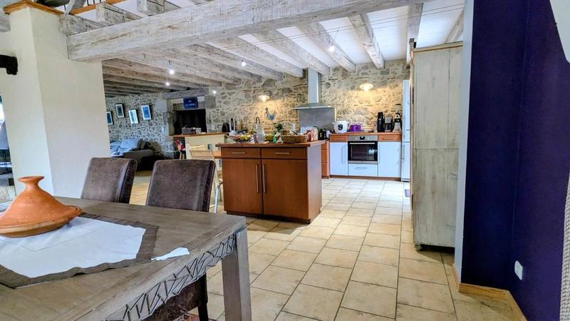 Maison - 237 m² - 6 pièces