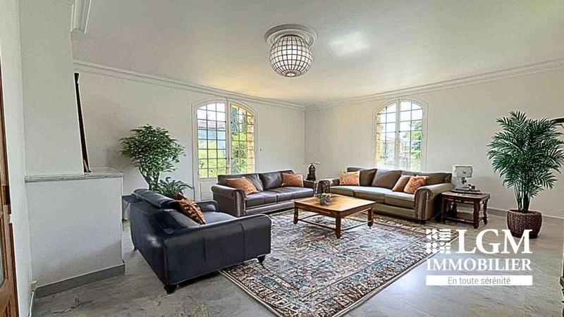 Maison - 210 m² - 8 pièces