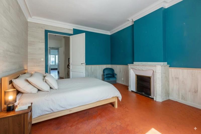 Maison - 216 m² - 6 pièces