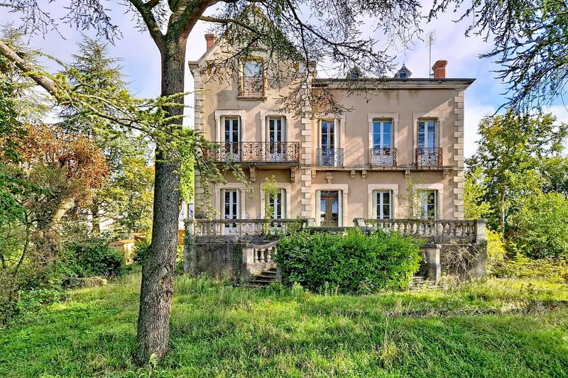 Maison - 300 m² - 6 pièces