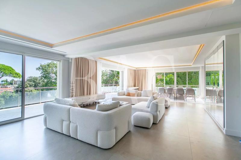 Villa - 320 m² - 8 pièces