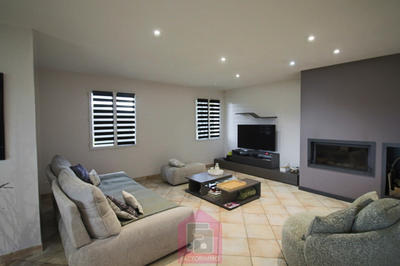 Maison - 230 m² - 7 pièces