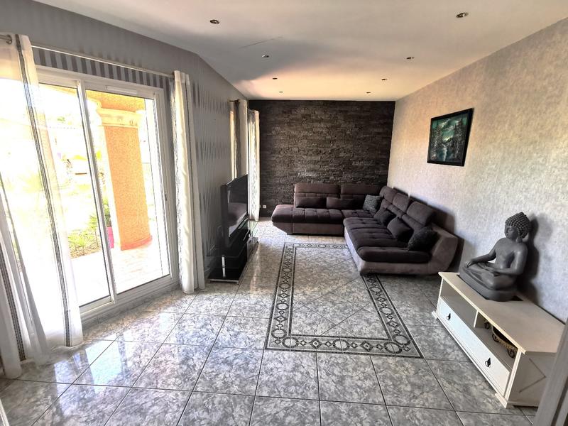 Maison - 181 m² - 7 pièces