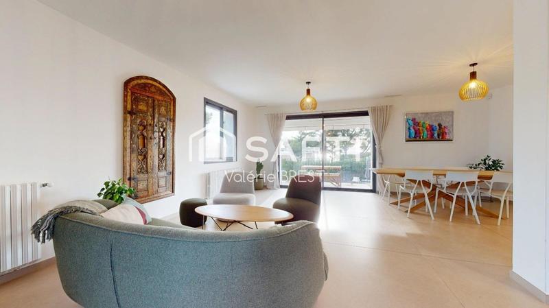 Maison - 210 m² - 8 pièces