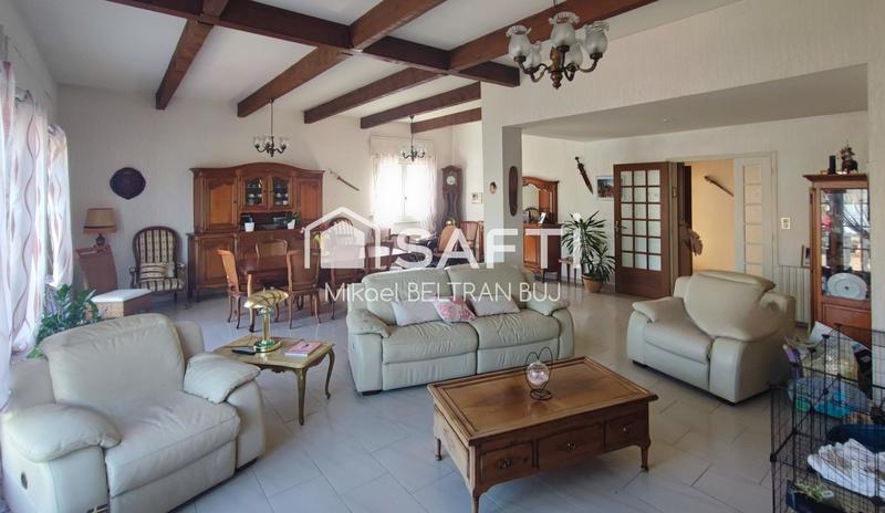 Maison - 250 m² - 8 pièces