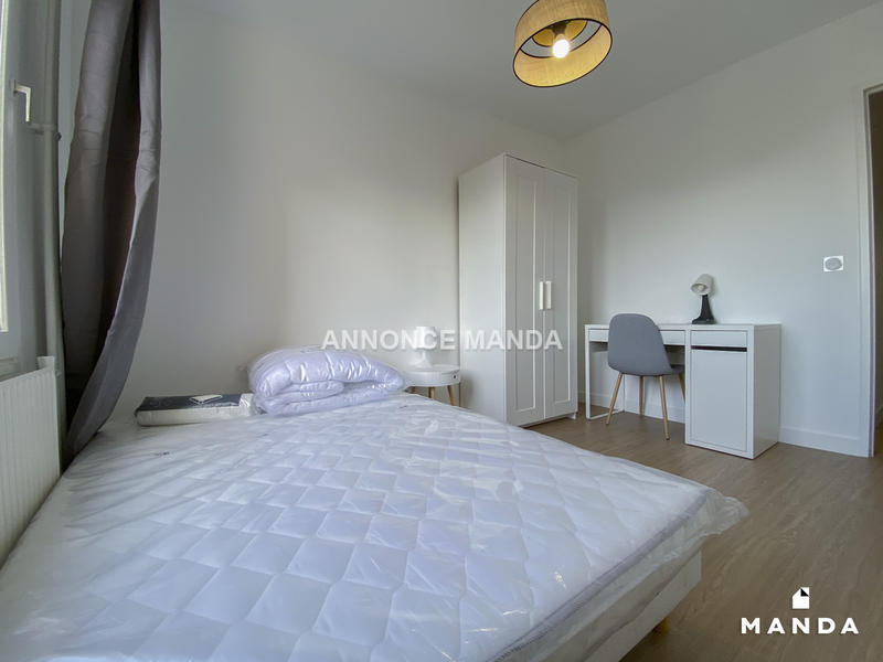 Chambre - 10 m² - 6 pièces