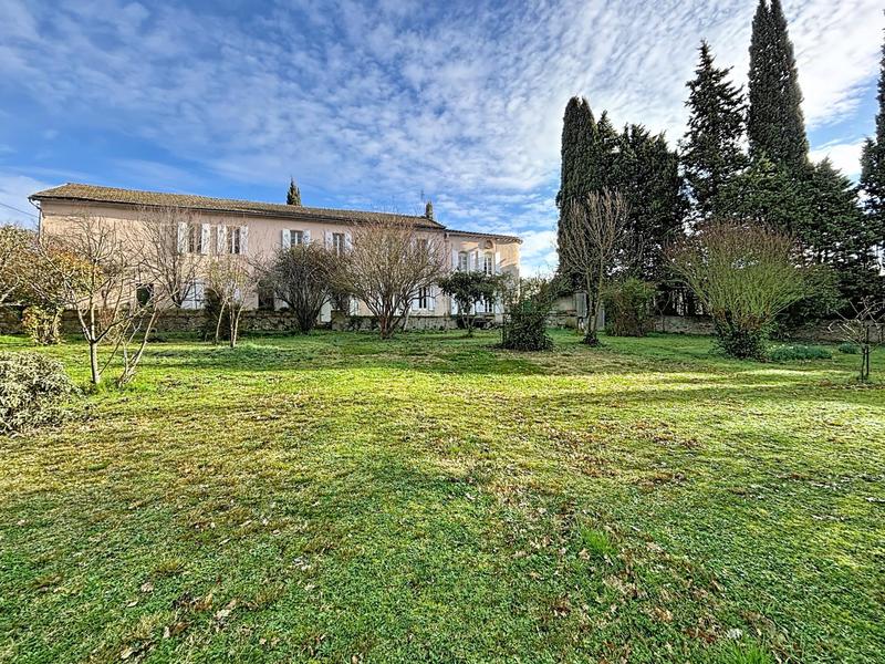 Maison - 298 m² - 13 pièces