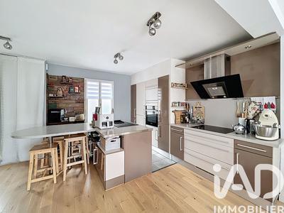 Maison - 93 m² - 5 pièces