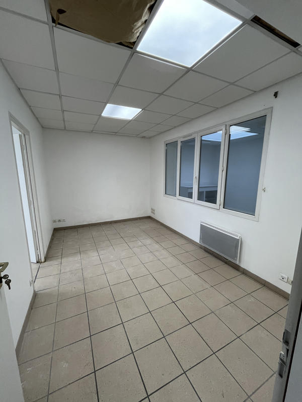 Local d'activités - 245 m²