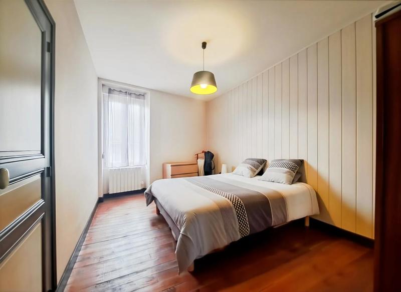 Appartement - 220 m² - 8 pièces