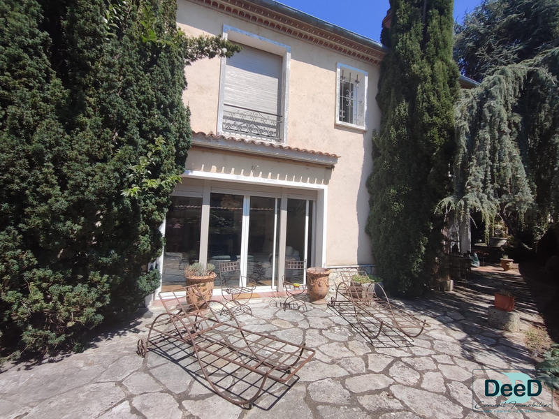 Maison - 366 m² - 9 pièces