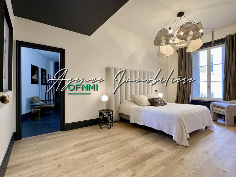 Appartement - 178 m² - 5 pièces