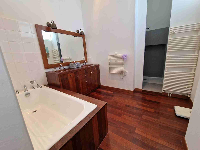 Propriété - 353 m² - 11 pièces