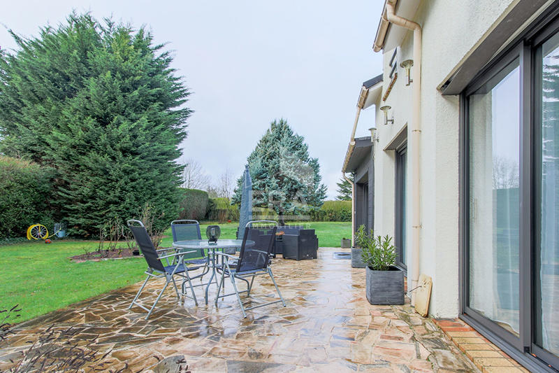 Maison - 161 m² - 8 pièces