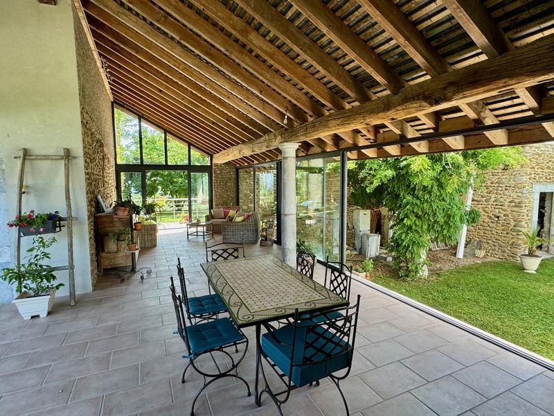 Maison - 210 m² - 6 pièces