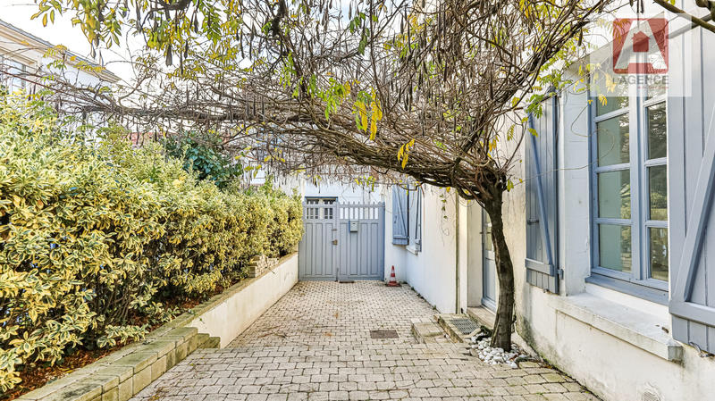 Maison - 234 m² - 7 pièces